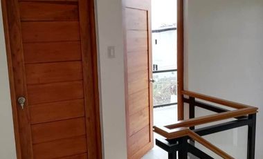 House and Lot For Sale in Windsor Heights Tagaytay Subd-MC
