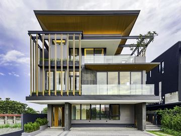5 Bedroom House for Sale in Alabang West Village Hampton House in Las Piñas City