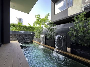 5 Bedroom House for Sale in Alabang West Village Hampton House in Las Piñas City