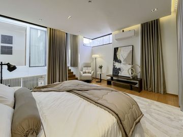 5 Bedroom House for Sale in Alabang West Village Hampton House in Las Piñas City