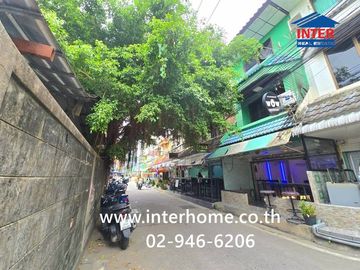 Three-story commercial building, 13 sq.wa. (approximately 212 sq.m.), located next to JJ Bar on Pattaya Central Road, Soi Chalerm Phra Kiat 11, Pattay