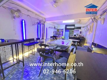 Three-story commercial building, 13 sq.wa. (approximately 212 sq.m.), located next to JJ Bar on Pattaya Central Road, Soi Chalerm Phra Kiat 11, Pattay