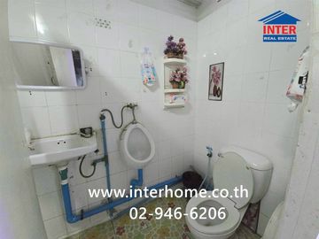 Three-story commercial building, 13 sq.wa. (approximately 212 sq.m.), located next to JJ Bar on Pattaya Central Road, Soi Chalerm Phra Kiat 11, Pattay