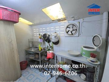 Three-story commercial building, 13 sq.wa. (approximately 212 sq.m.), located next to JJ Bar on Pattaya Central Road, Soi Chalerm Phra Kiat 11, Pattay