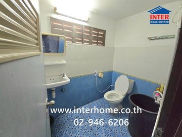 Three-story commercial building, 13 sq.wa. (approximately 212 sq.m.), located next to JJ Bar on Pattaya Central Road, Soi Chalerm Phra Kiat 11, Pattay