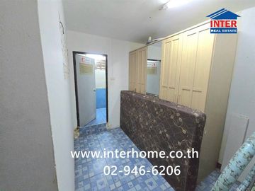 Three-story commercial building, 13 sq.wa. (approximately 212 sq.m.), located next to JJ Bar on Pattaya Central Road, Soi Chalerm Phra Kiat 11, Pattay
