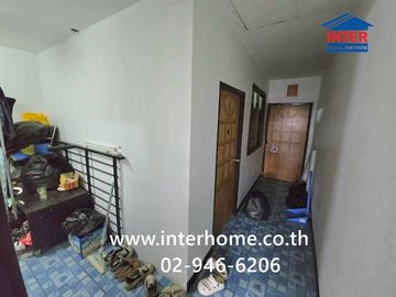 Three-story commercial building, 13 sq.wa. (approximately 212 sq.m.), located next to JJ Bar on Pattaya Central Road, Soi Chalerm Phra Kiat 11, Pattay