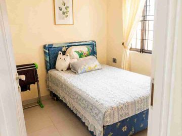 Dijual rumah siap huni di tapos, cimanggis, hanya 5 menit ke LRT Cibubur, row JL Perumahan 10 meter