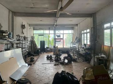Ruko Jl Letjend Soeprapto Galur: 2.5 Lt, LT 79 m2, Pinggir Jln Raya, Sangat Murah