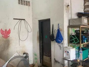 Ruko Jl Letjend Soeprapto Galur: 2.5 Lt, LT 79 m2, Pinggir Jln Raya, Sangat Murah