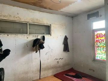 Ruko Jl Letjend Soeprapto Galur: 2.5 Lt, LT 79 m2, Pinggir Jln Raya, Sangat Murah