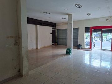 Ruko Strategis Dekat Plaza Ambarrukmo - Lokasi Bisnis Premium