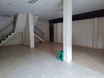 Ruko Strategis Dekat Plaza Ambarrukmo - Lokasi Bisnis Premium