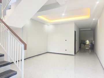 GANG TERDEPAN, BARU GRESS RUMAH GUNUNG ANYAR EMAS RUNGKUT SURABAYA TIMUR. DEKAT MEDOKAN AYU, WONOREJOMERR, TOL, UPN, Dsb (INDEN)