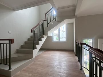 Dijual Cepat Rumah Di Gading Serpong, Tangerang, Cluster Samara, By Paramount Land