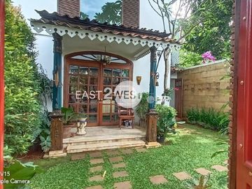 Jual Rumah Artistik Minimalis Kolonial Etnik Virginia Lagoon BSD City - Tangerang Selatan