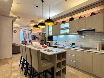 DISEWAKAN APARTEMEN SUDIRMAN SUITES 3 BR FURNISHED SUDIRMAN (ERFI - 08197740----)
