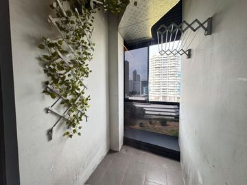 DISEWAKAN APARTEMEN SUDIRMAN SUITES 3 BR FURNISHED SUDIRMAN (ERFI - 08197740----)