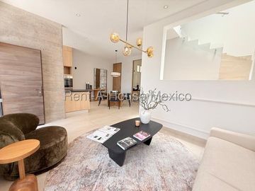 Zibatá. VENTA - Casa con amenidades y 4 recámaras con 1 en planta baja