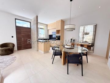 Zibatá. VENTA - Casa con amenidades y 4 recámaras con 1 en planta baja