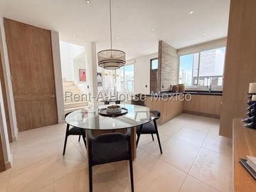 Zibatá. VENTA - Casa con amenidades y 4 recámaras con 1 en planta baja