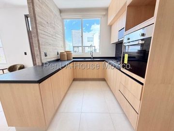 Zibatá. VENTA - Casa con amenidades y 4 recámaras con 1 en planta baja