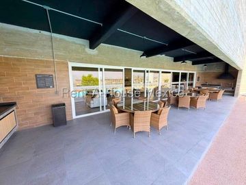 Zibatá. VENTA - Casa con amenidades y 4 recámaras con 1 en planta baja