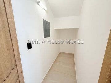 Zibatá. VENTA - Casa con amenidades y 4 recámaras con 1 en planta baja