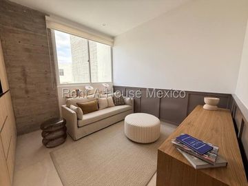 Zibatá. VENTA - Casa con amenidades y 4 recámaras con 1 en planta baja