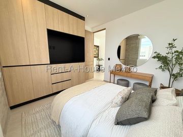 Zibatá. VENTA - Casa con amenidades y 4 recámaras con 1 en planta baja