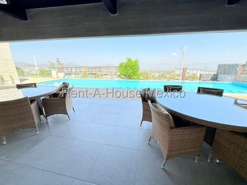 Zibatá. VENTA - Casa con amenidades y 4 recámaras con 1 en planta baja