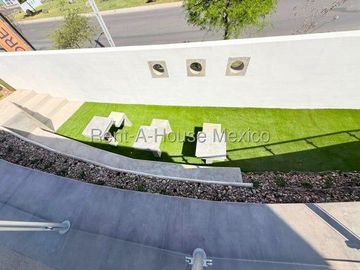 Zibatá. VENTA - Casa con amenidades y 4 recámaras con 1 en planta baja