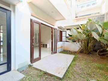 Dijual rumah siap huni lokasi strategis di Lebak Bulus