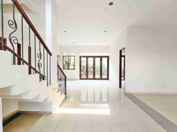 Dijual rumah siap huni lokasi strategis di Lebak Bulus