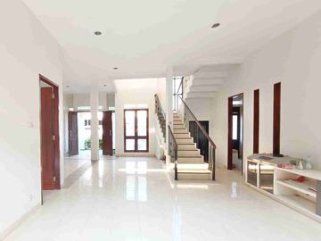 Dijual rumah siap huni lokasi strategis di Lebak Bulus