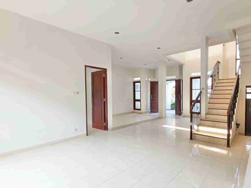 Dijual rumah siap huni lokasi strategis di Lebak Bulus