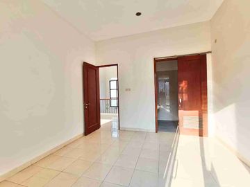 Dijual rumah siap huni lokasi strategis di Lebak Bulus