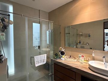 DIJUAL RUMAH TROPICAL MODERN 3 LANTAI CILANDAK 500 m² (ERFI - 08197740----)