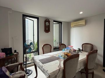 DIJUAL RUMAH TROPICAL MODERN 3 LANTAI CILANDAK 500 m² (ERFI - 08197740----)