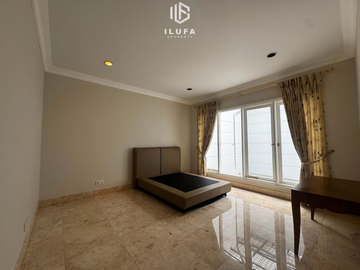 disewakan single house 3br baru renovasi lokasi strategis kebayoran baru