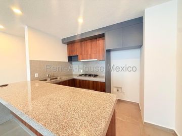 Jurica - VENTA. Departamento con 2 recámaras, área de TV, amenidades
