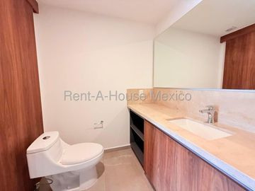 Jurica - VENTA. Departamento con 2 recámaras, área de TV, amenidades