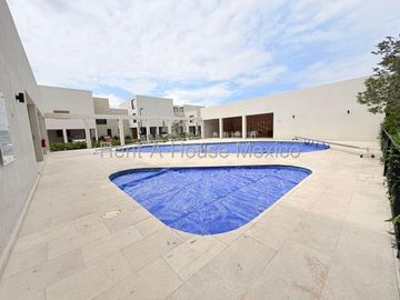 Jurica - VENTA. Departamento con 2 recámaras, área de TV, amenidades