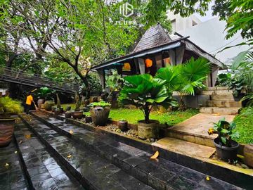 dijual dan disewakan bangunan cocok untuk usaha atau kantor bebas banjir parkiran luas lokasi sangat strategis kemang