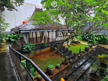 dijual dan disewakan bangunan cocok untuk usaha atau kantor bebas banjir parkiran luas lokasi sangat strategis kemang