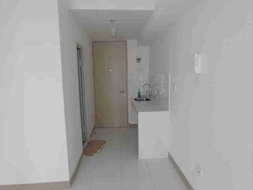 DISEWAKAN APARTEMEN TOKYO RIVERSIDE STUDIO KOSONG MURAH PIK2