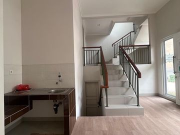 Jual Cepat BU Rumah 3 Lantai Samara Village Gading Serpong Tangerang