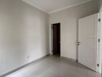 Jual Cepat BU Rumah 3 Lantai Samara Village Gading Serpong Tangerang