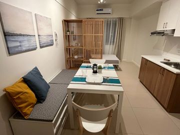 Nice Fully Furnished Studio Unit in The Vantage at Kapitolyo By Rockwell