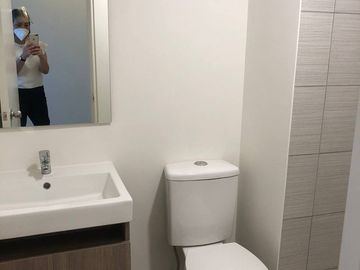 Nice Fully Furnished Studio Unit in The Vantage at Kapitolyo By Rockwell